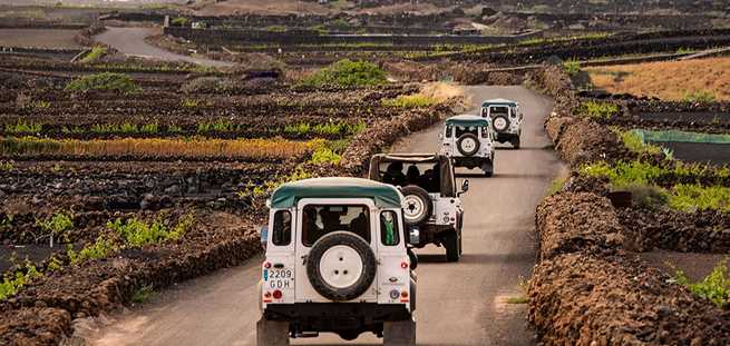 Paisaje volcánico en excursión Jeep Safari en Lanzarote