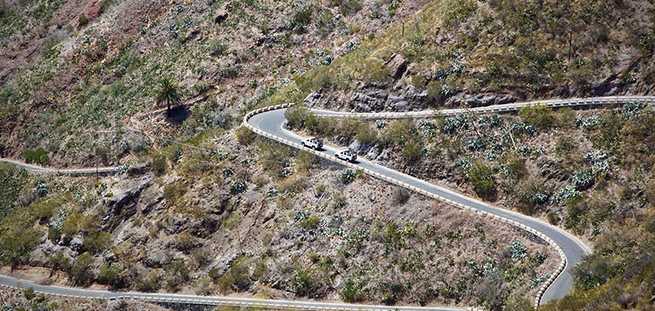 Kurven der Straße nach Masca im privaten Geländewagen